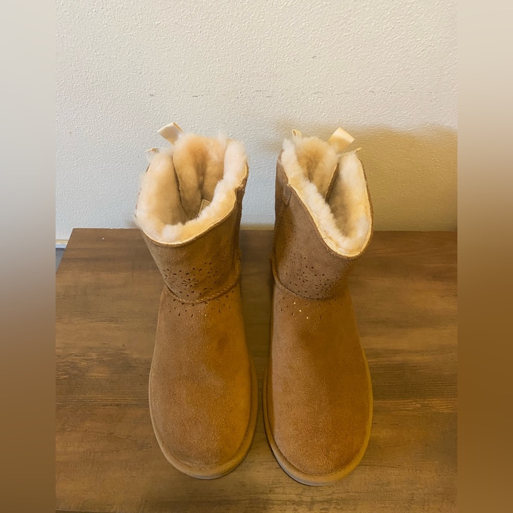 UGG Women's Dae Sunshine Perforated Boots